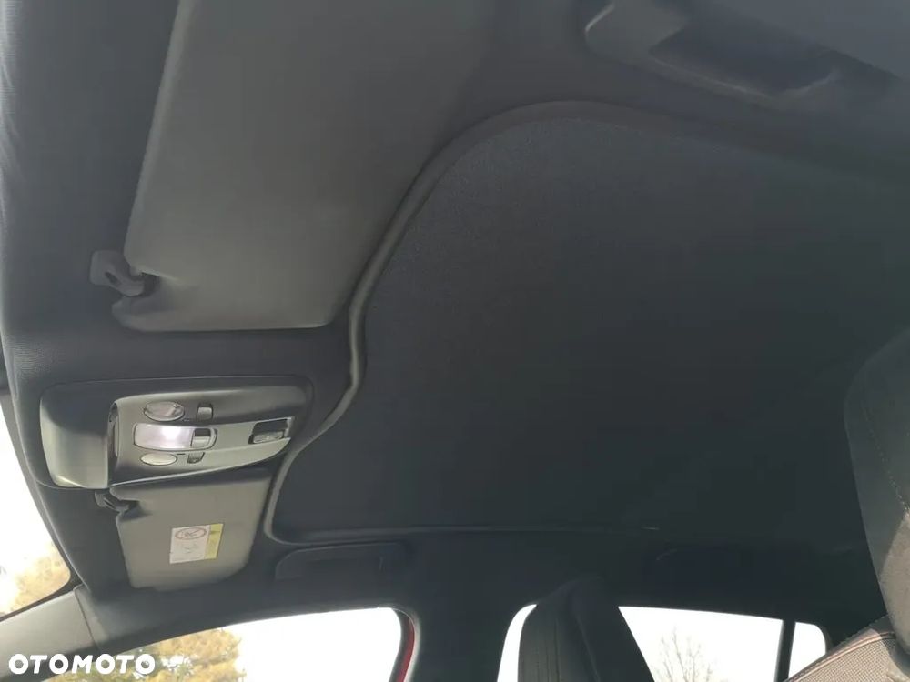 Peugeot 308 1.6 e-THP GTi by Sport S&S - 17