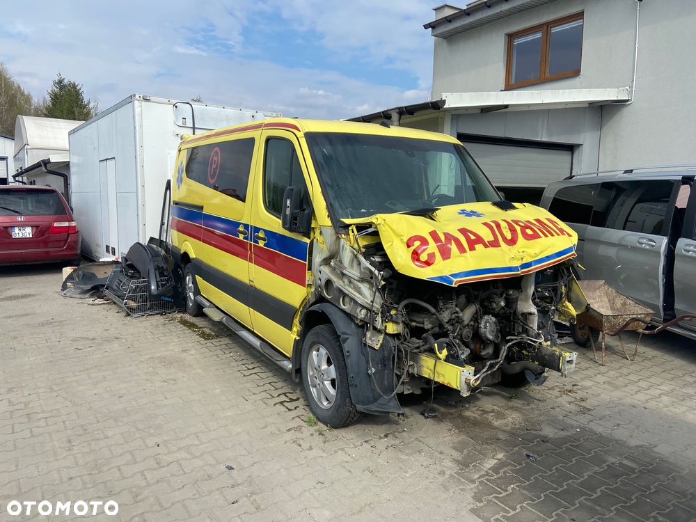 Mercedes-Benz 319 Sprinter BlueTEC - 11