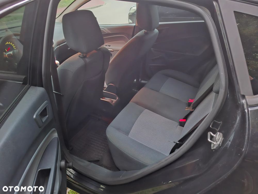 Ford Fiesta - 10