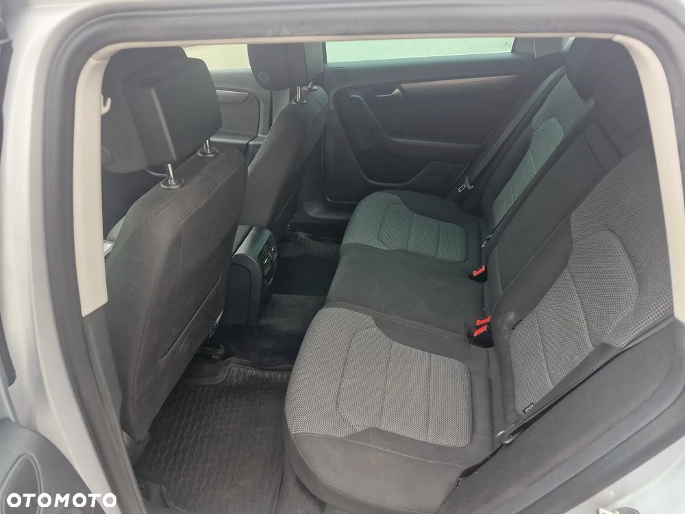 Volkswagen Passat 2.0 TDI DPF BlueMotion Technology Trendline - 21