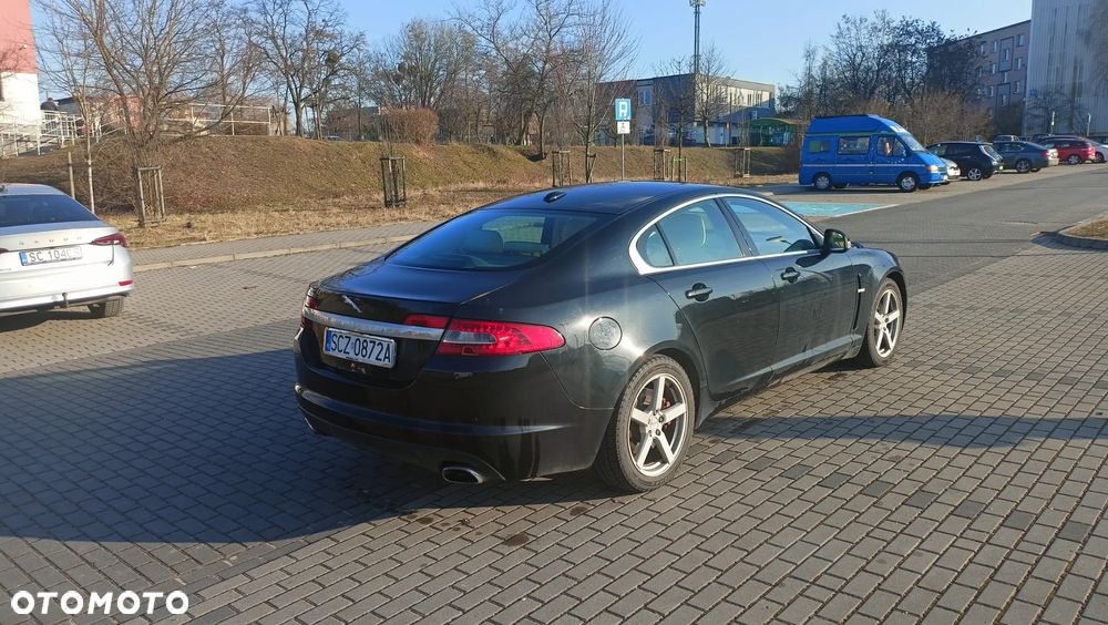 Jaguar XF 2.7 V6 D Luxury - 4