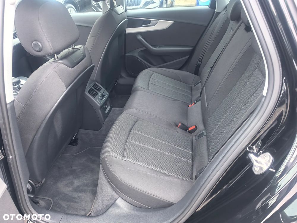 Audi A4 Limousine - 10