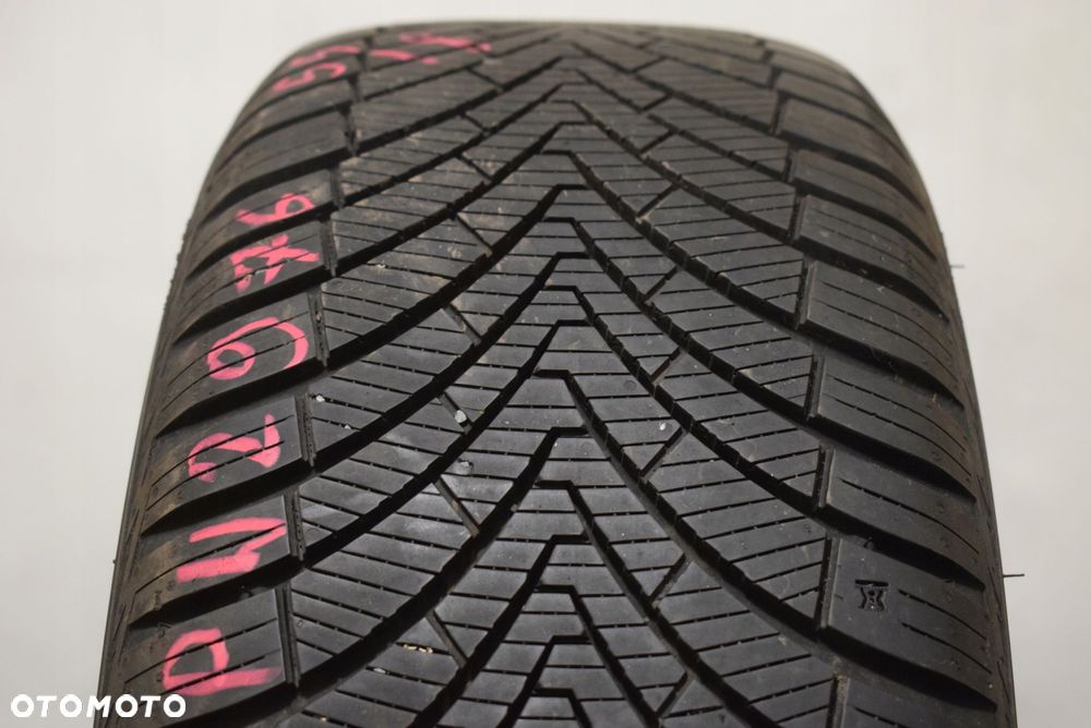R18 235/55 Kumho Solus 4S HA32 104V Wysyłka gratis! - 1