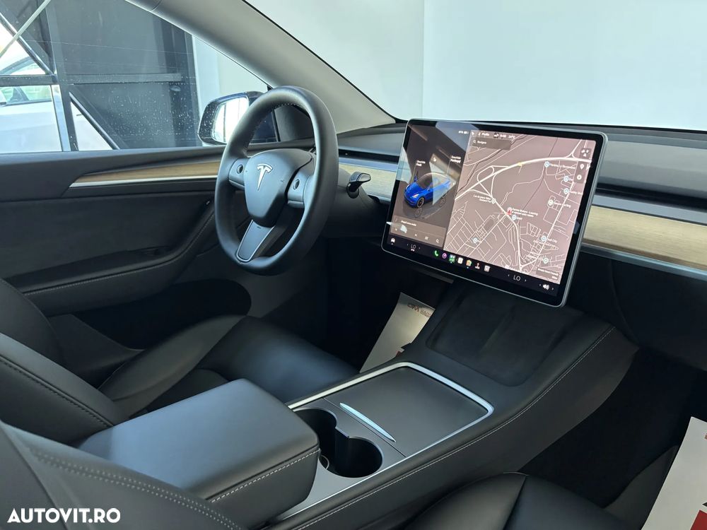 Tesla Model Y - 7