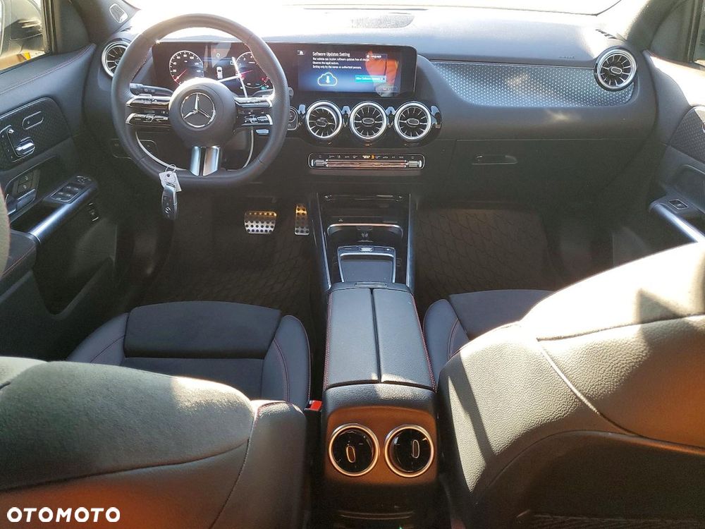 Mercedes-Benz GLA - 8