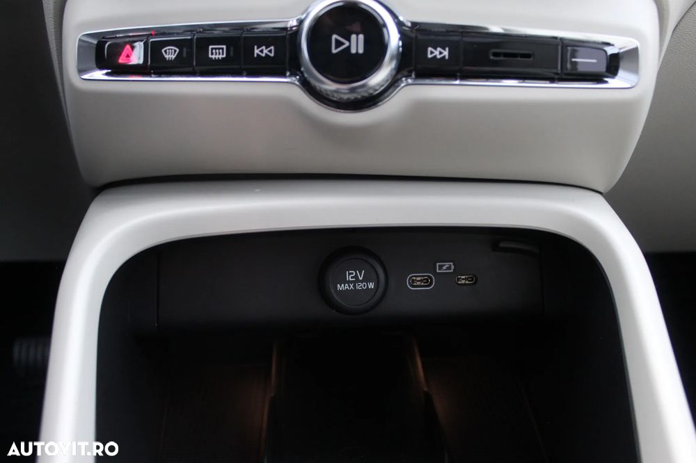 Volvo XC 40 B4 AT FWD MHEV Ultimate Dark - 38
