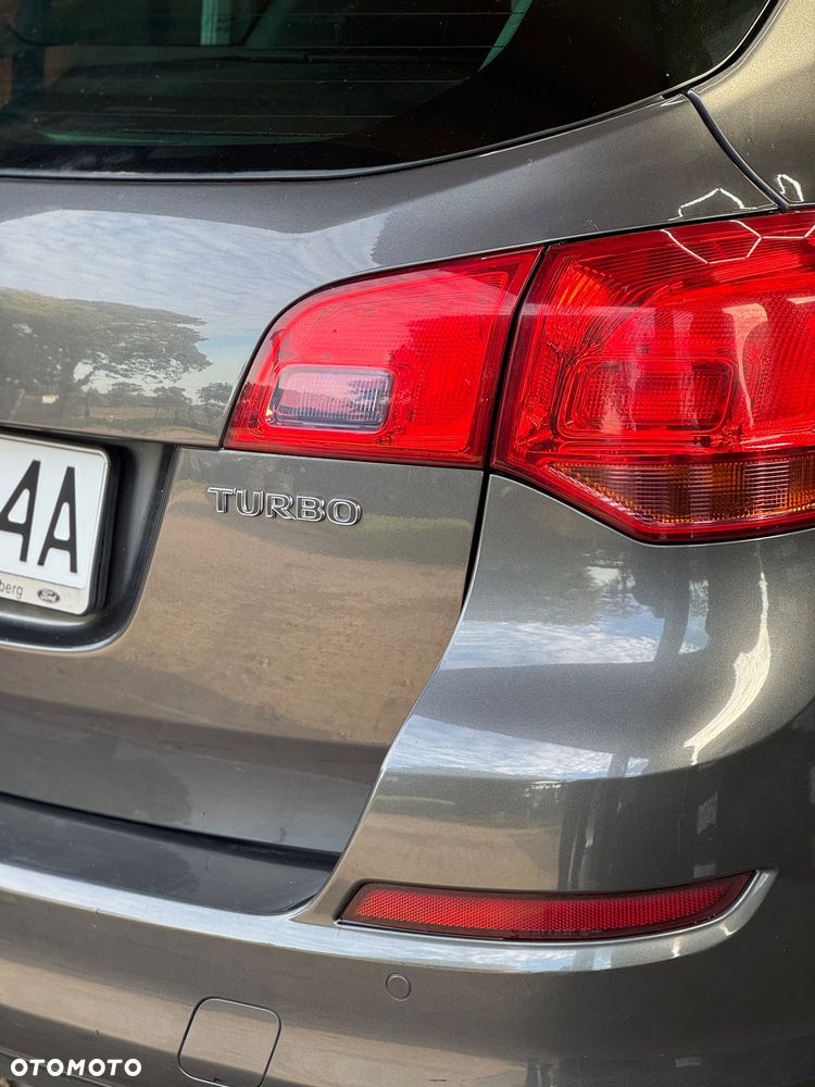 Opel Astra 1.6 Turbo Design Edition - 10