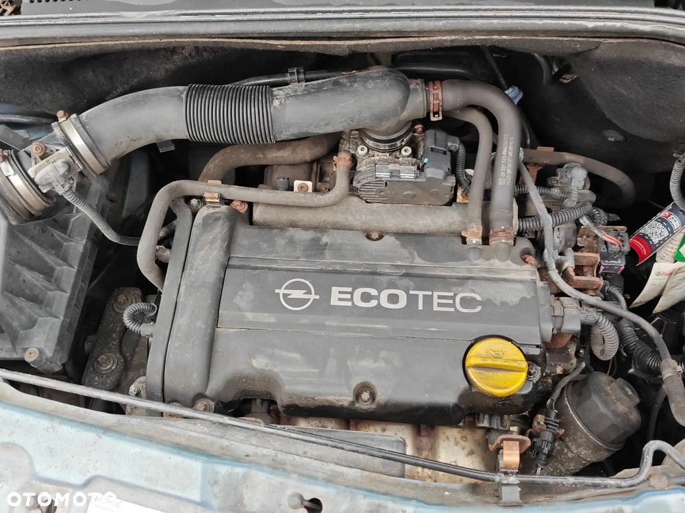 Opel Corsa 1.4 16V Cosmo - 19