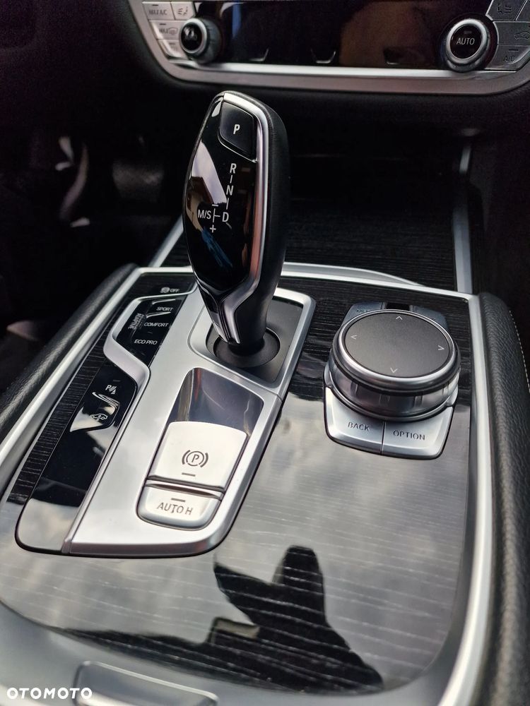 BMW Seria 7 740Li - 11