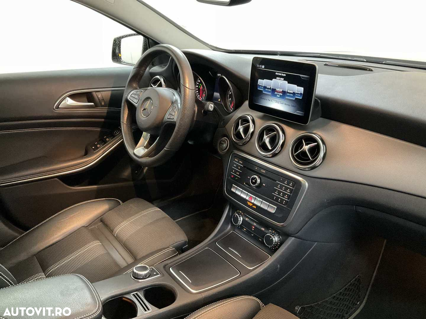 Mercedes-Benz GLA 180 7G-DCT Urban - 3