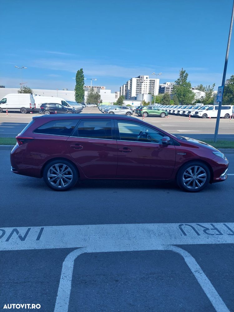 Toyota Auris 1.8 L VVT-i HSD Sol + - 5