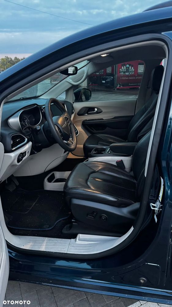 Chrysler Pacifica - 8