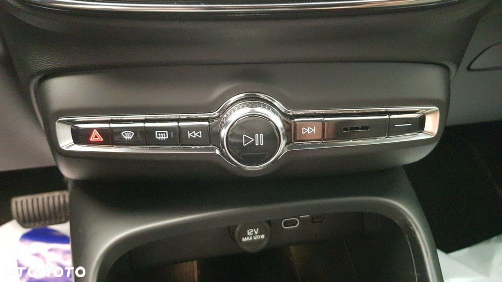 Volvo XC 40 - 30