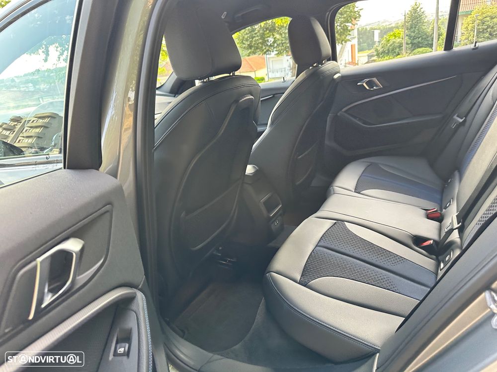 BMW 116 d Pack Desportivo M - 23