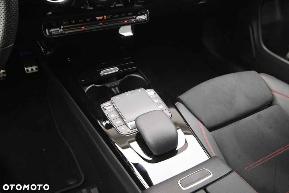 Mercedes-Benz CLA 200 AMG Line 7G-DCT - 20