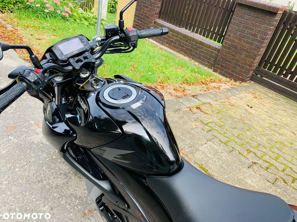 Suzuki GSX - 8