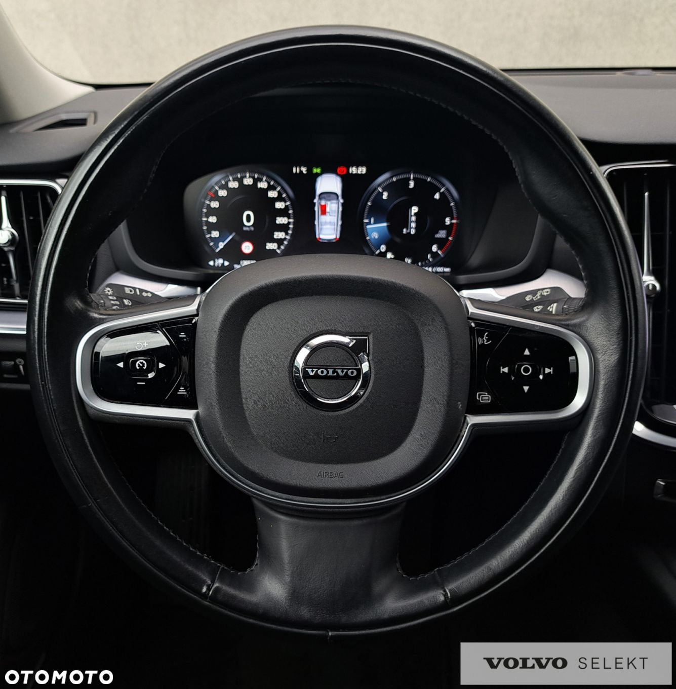 Volvo V60 Cross Country - 16