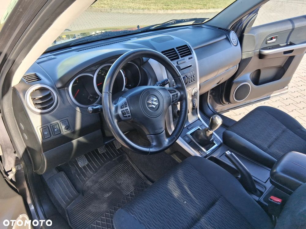 Suzuki Grand Vitara 2.4 De Luxe - 7