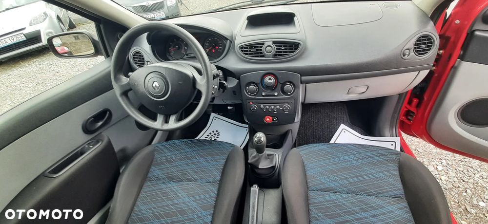 Renault Clio - 30