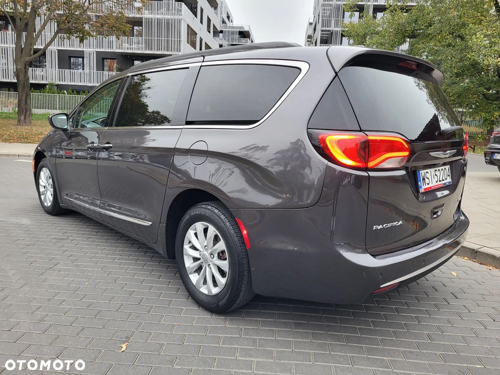 Chrysler Pacifica - 24