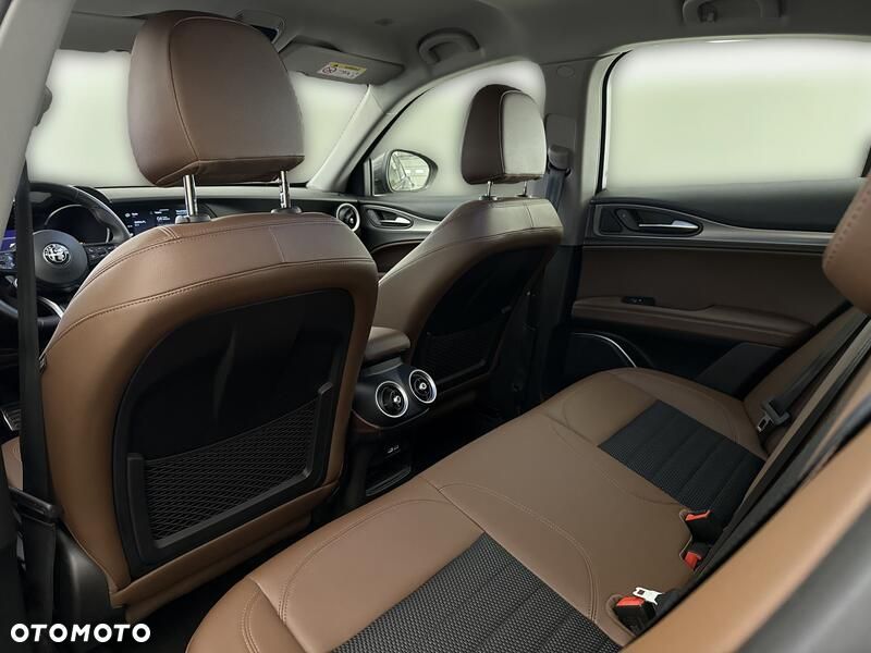 Alfa Romeo Stelvio - 18