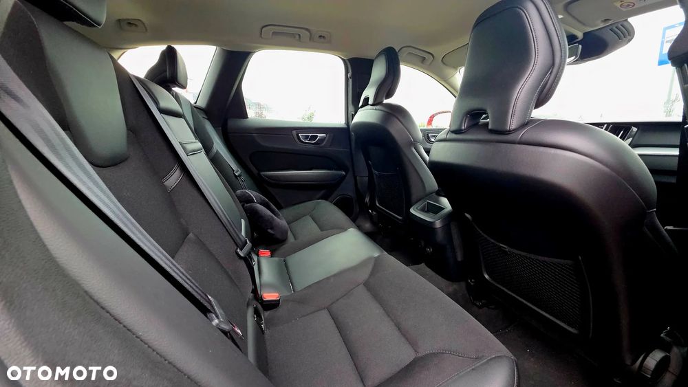 Volvo XC 60 T4 Momentum Pro - 9