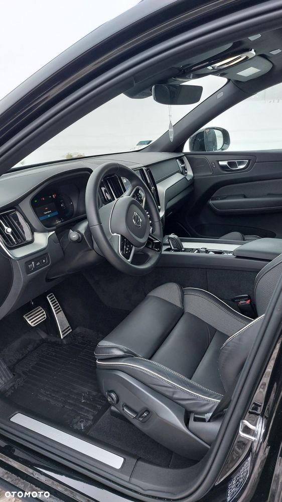 Volvo XC 60 T6 AWD Plug-In Hybrid R-Design - 18