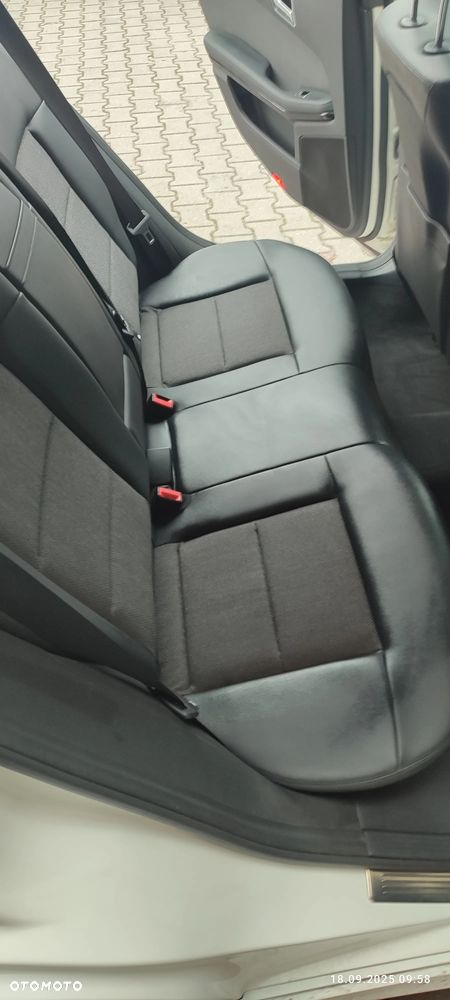 Mercedes-Benz Klasa E 220 CDI DPF BlueEFFICIENCY Automatik Avantgarde - 19