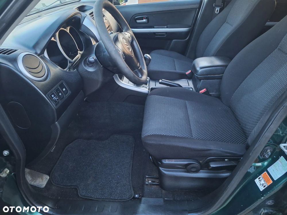 Suzuki Grand Vitara 1.9 DDiS Comfort DPF Family - 9