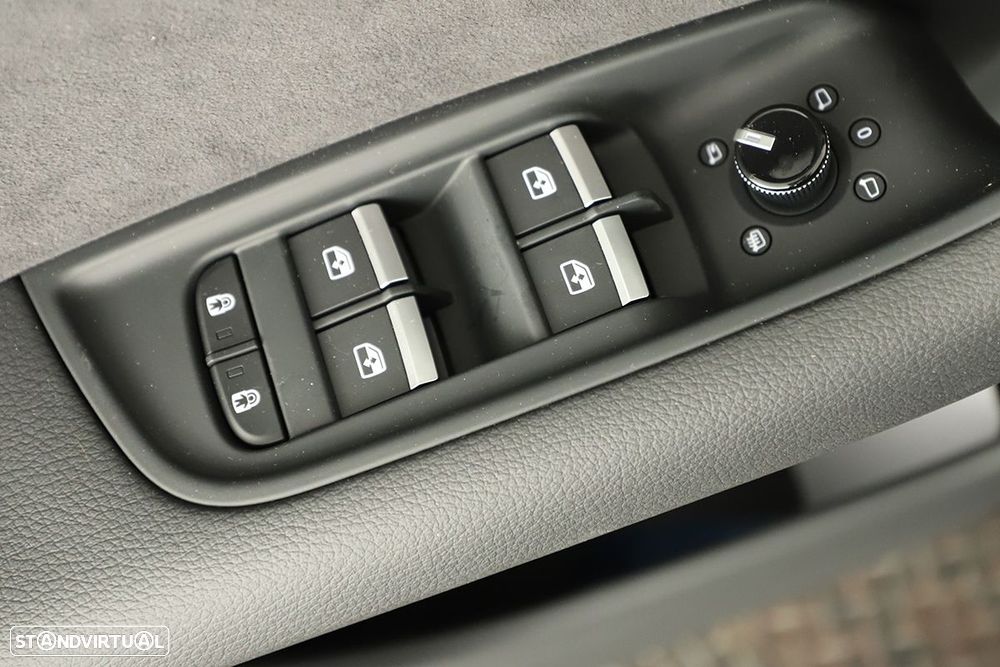 Audi Q8 55 TFSIe quattro Tiptronic - 22