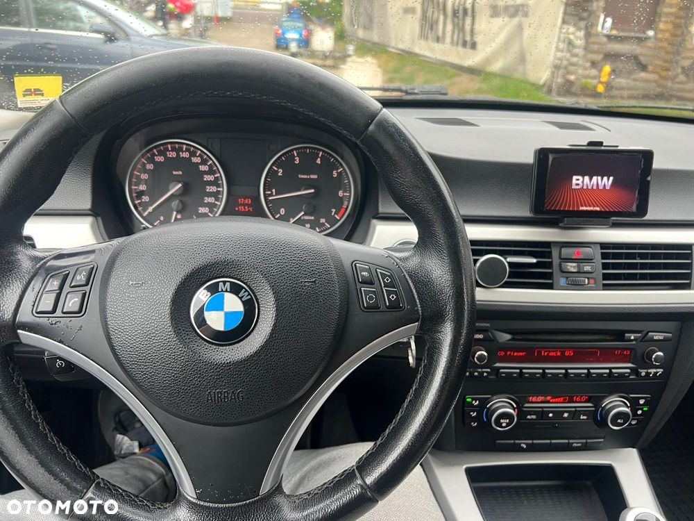 BMW Seria 3 318i - 23