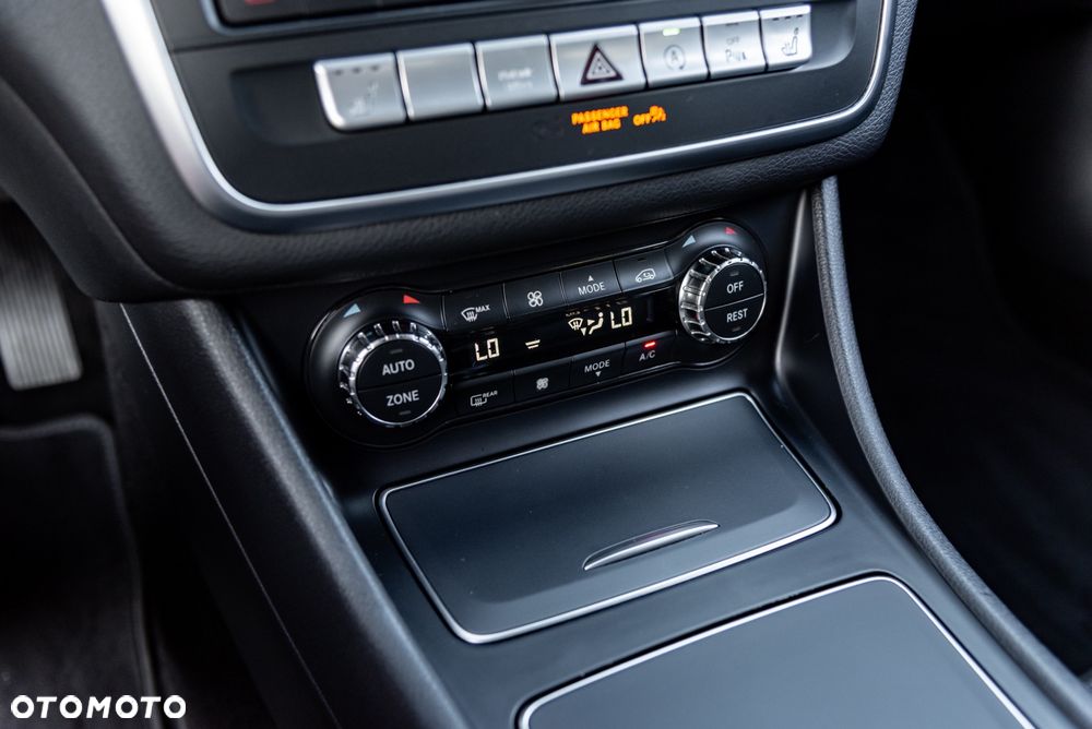 Mercedes-Benz GLA 200 7G-DCT - 38