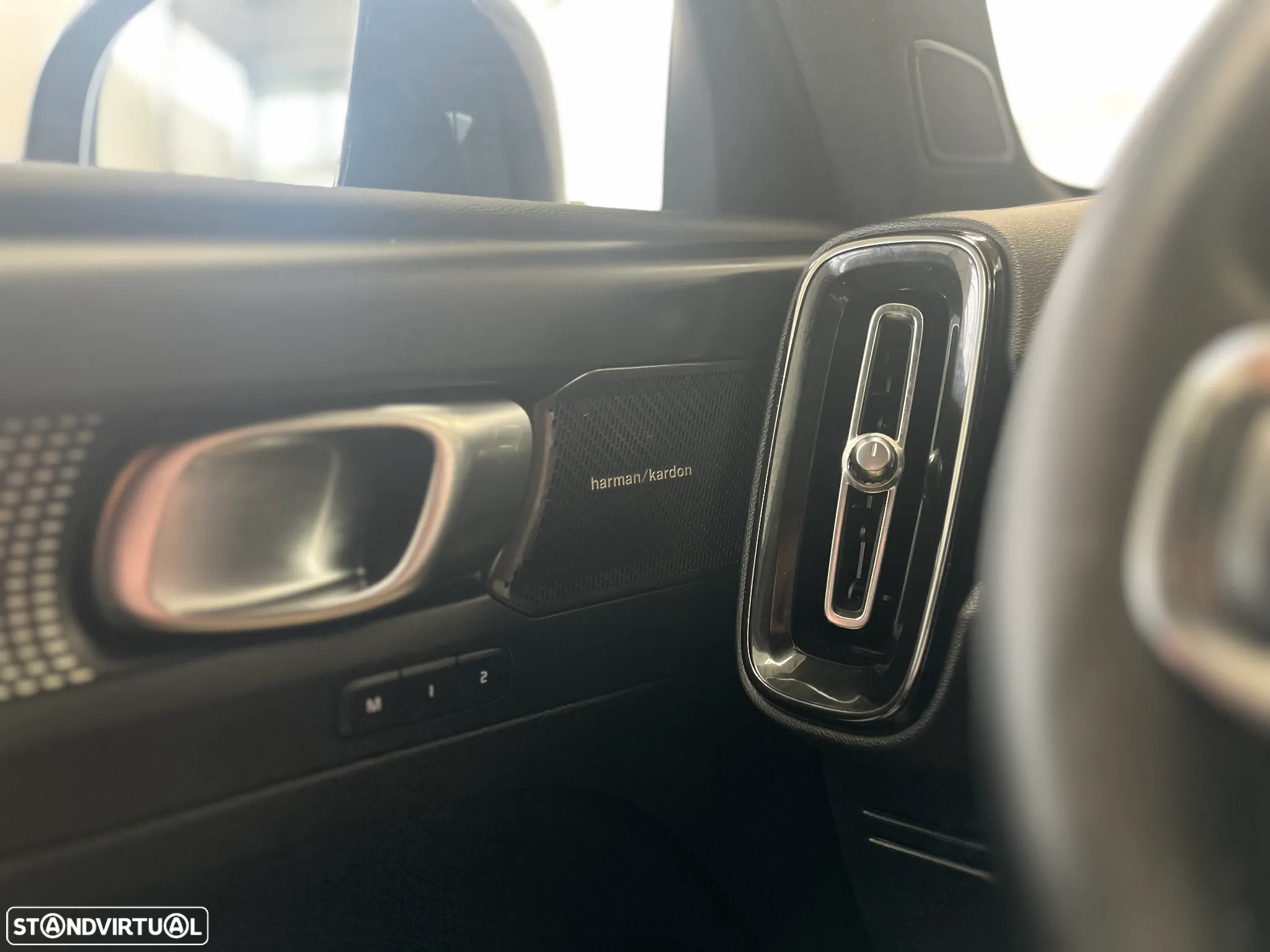 Volvo XC 40 1.5 T2 Plus Dark Auto - 25