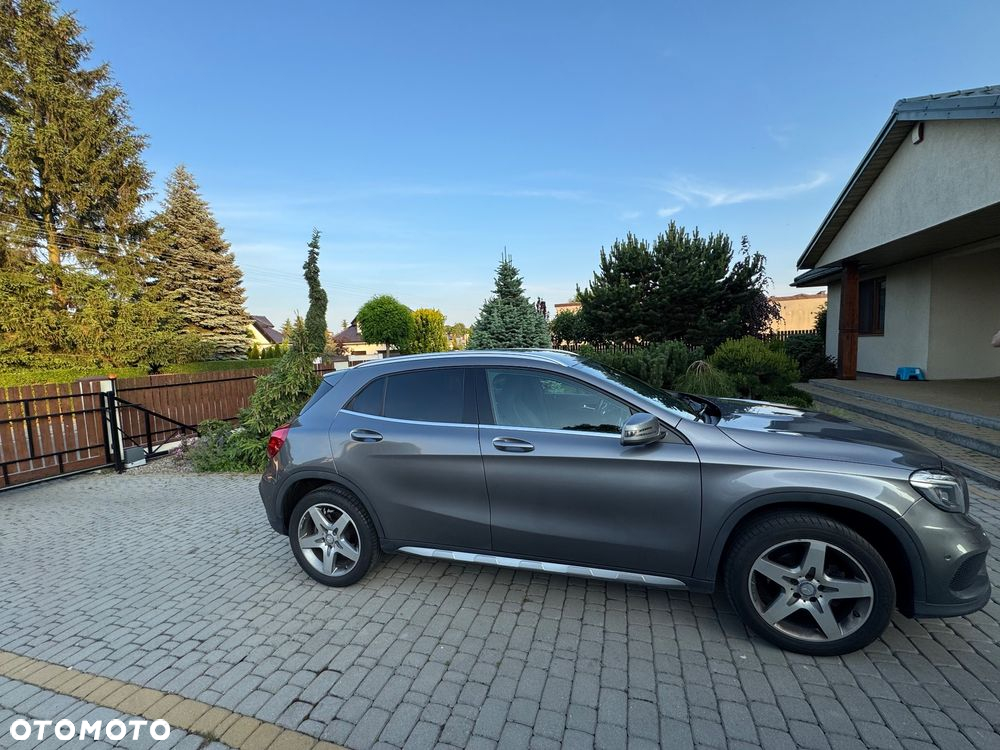Mercedes-Benz GLA - 4