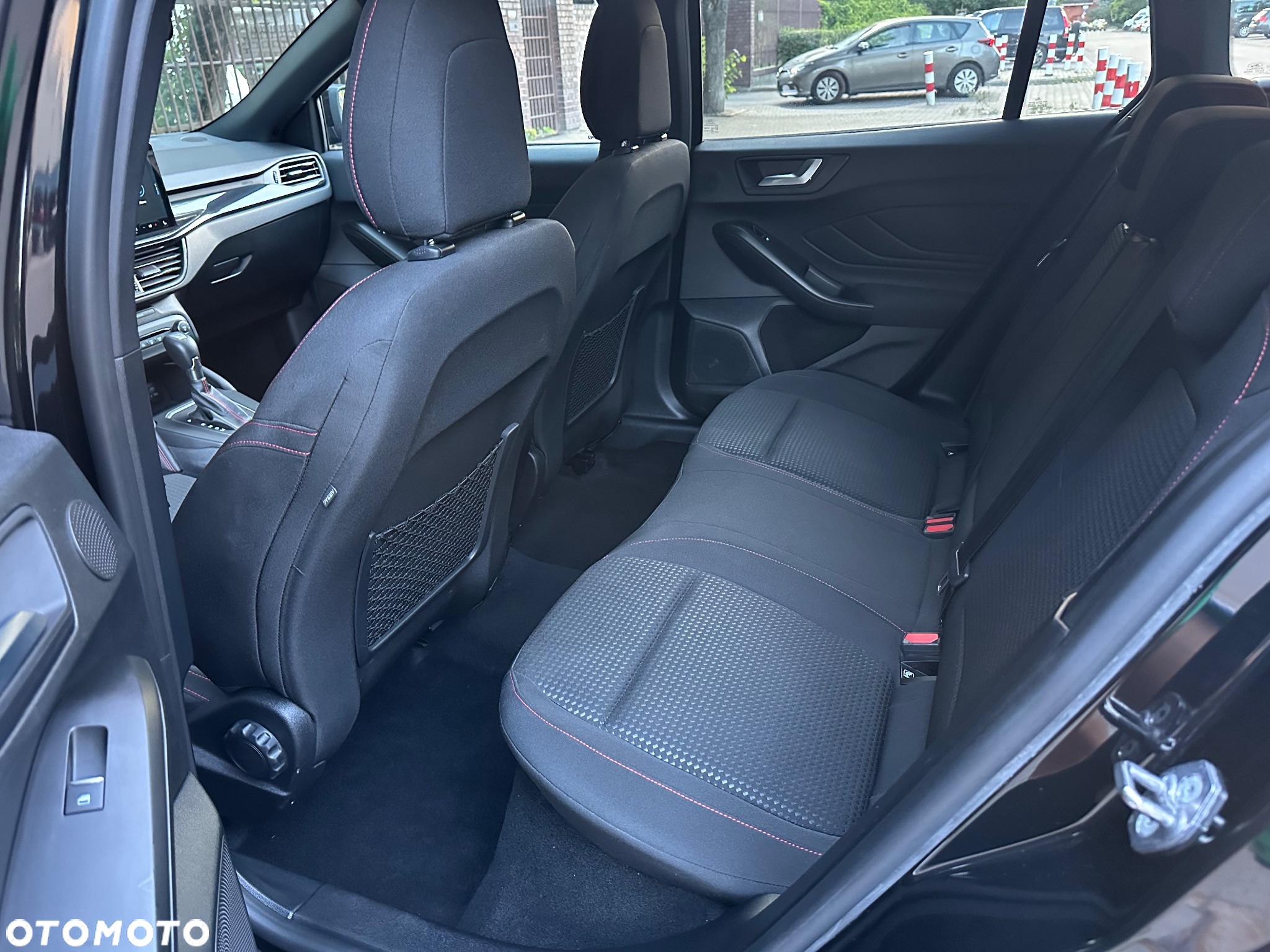 Ford Focus Turnier 1.0 EcoBoost Hybrid ST-LINE X - 37