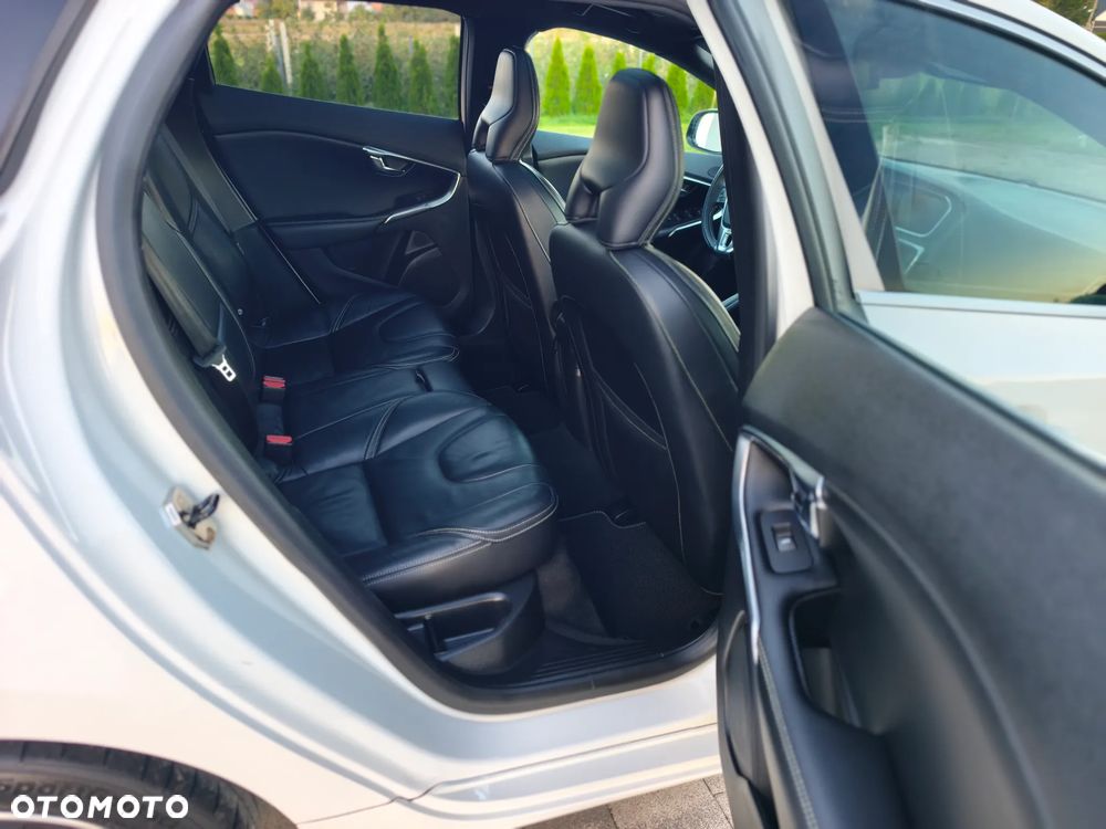 Volvo V40 T3 R-Design Momentum - 23