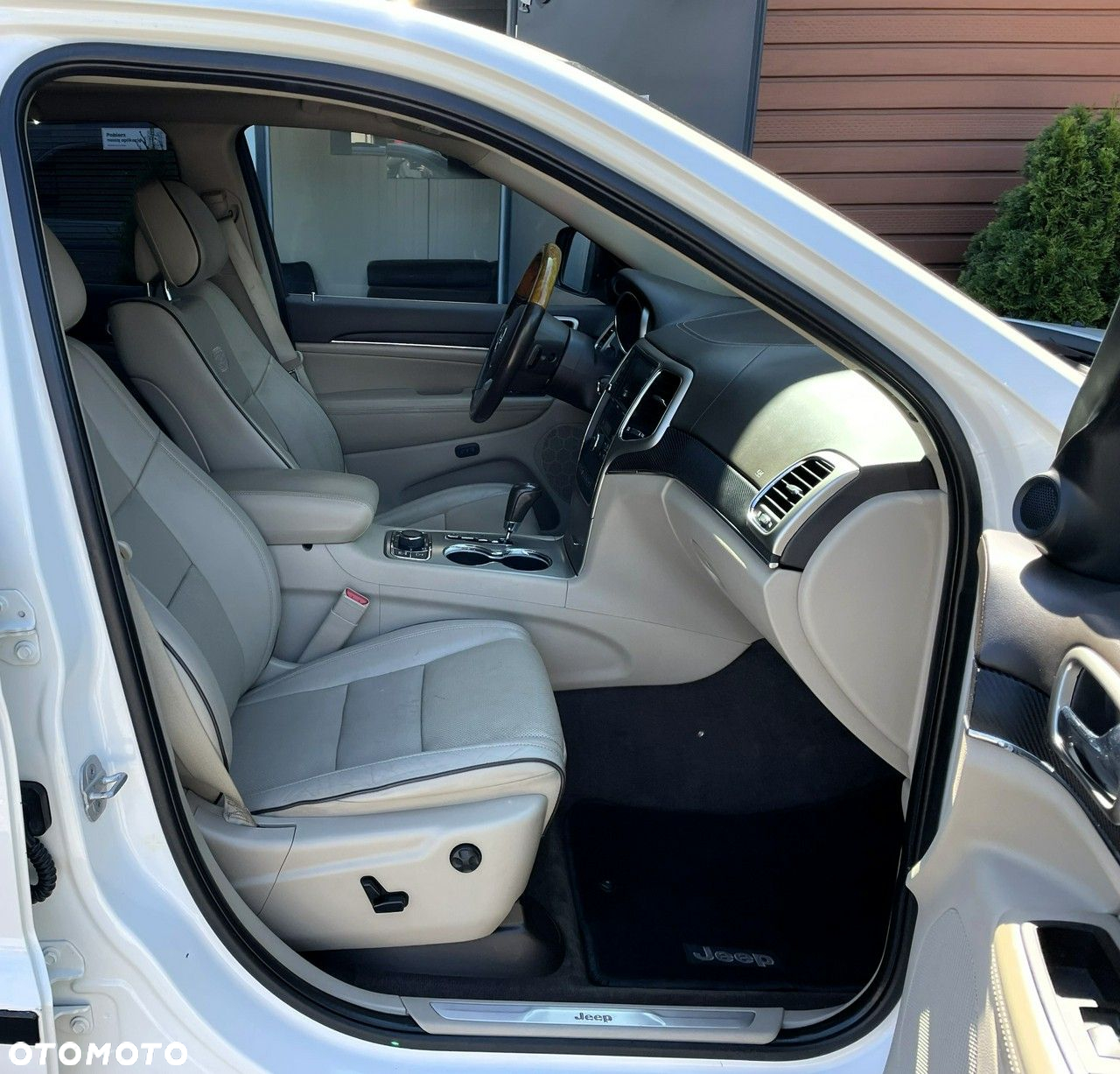 Jeep Grand Cherokee - 26