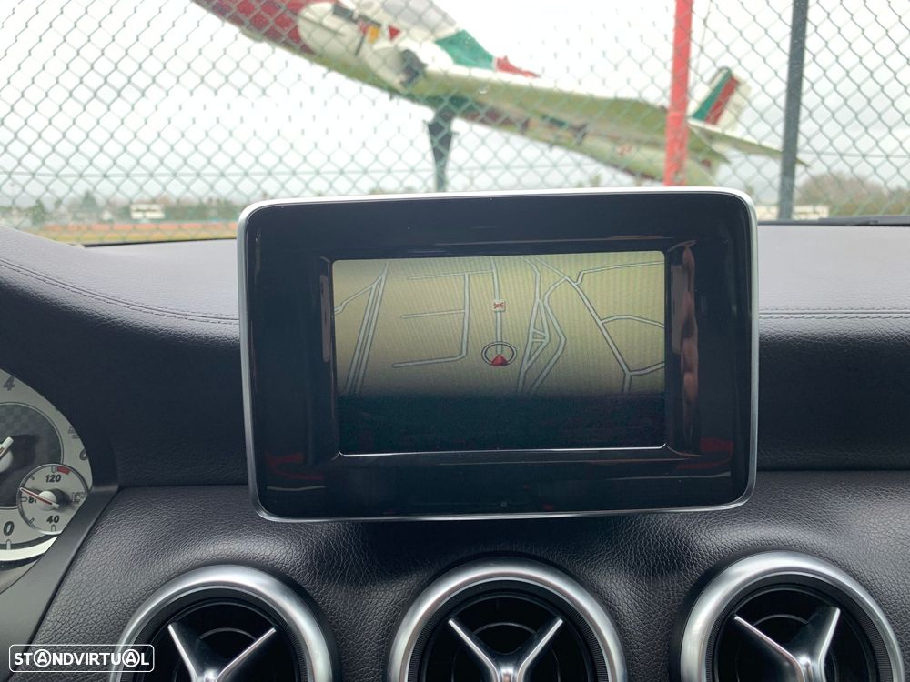 Mercedes-Benz A 180 d AMG Line - 37