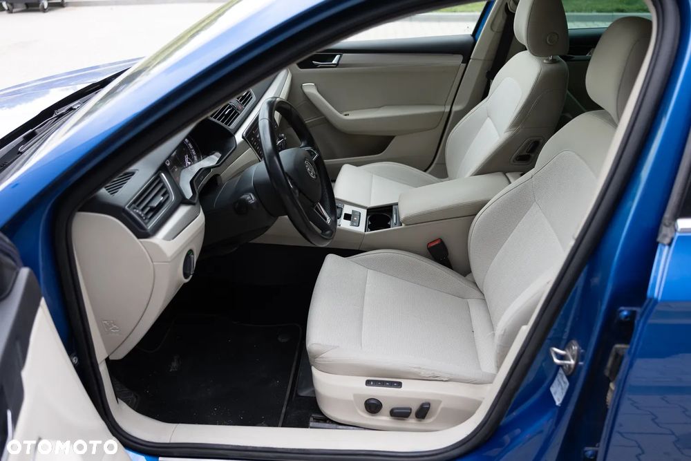 Skoda Superb 2.0 TDI SCR Style DSG - 9