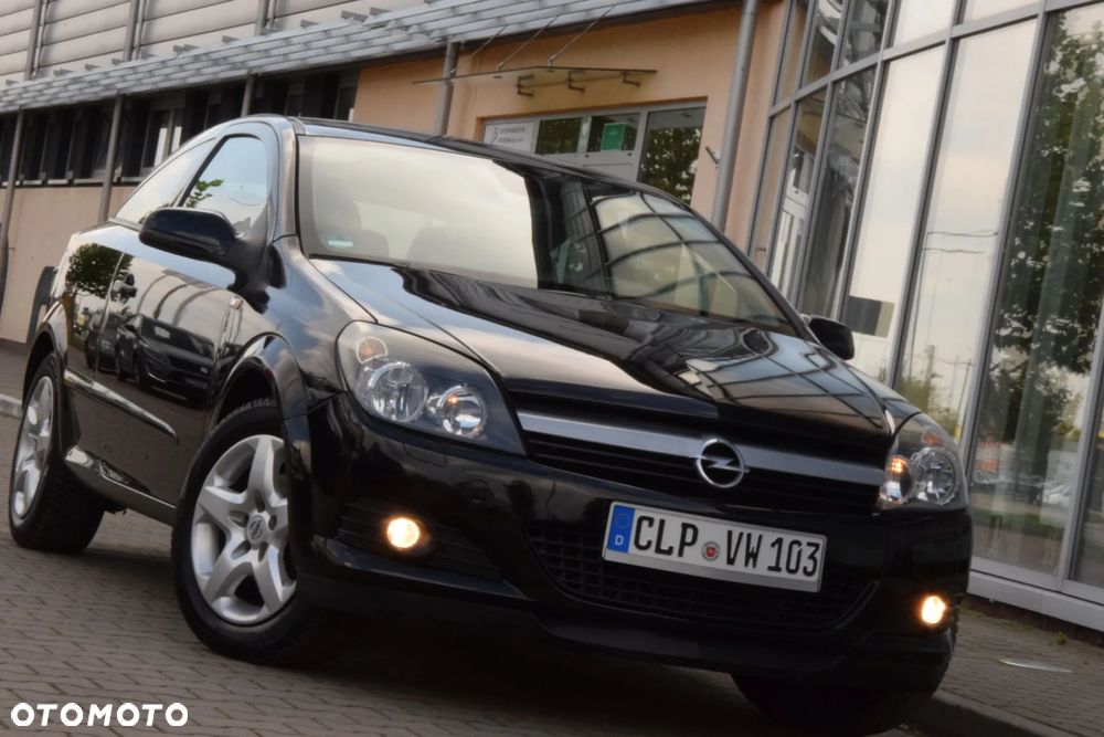 Opel Astra GTC 1.6 Black&White - 2