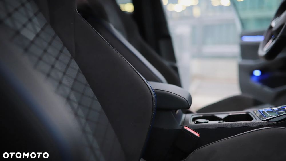 Volkswagen Golf - 22