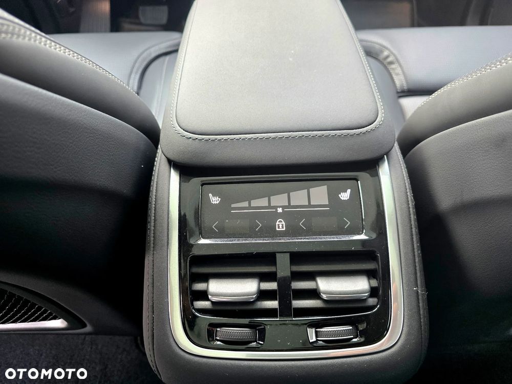 Volvo XC 90 T8 AWD Ultra Black Edition - 28