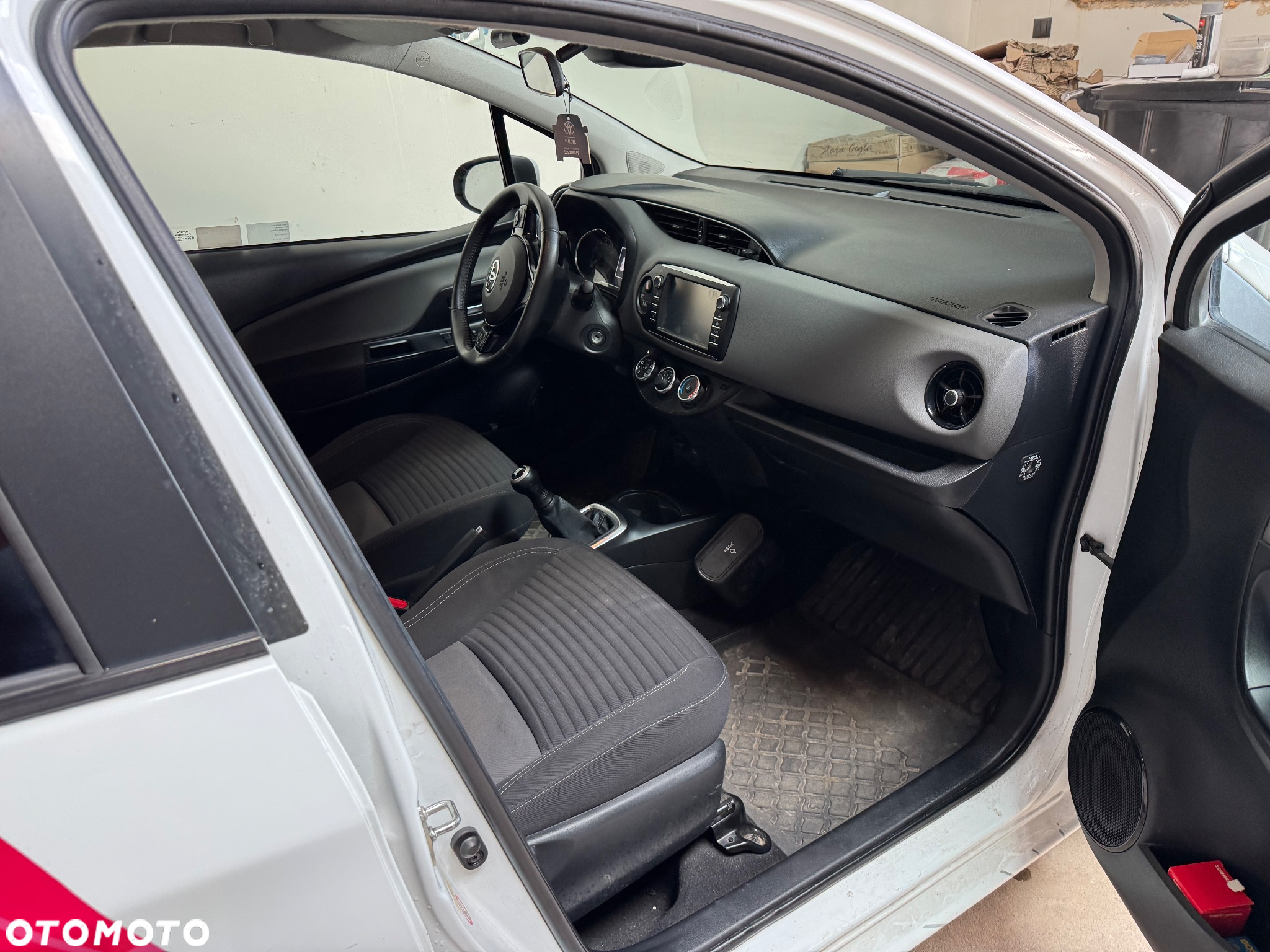 Toyota Yaris 1.0 Premium - 15