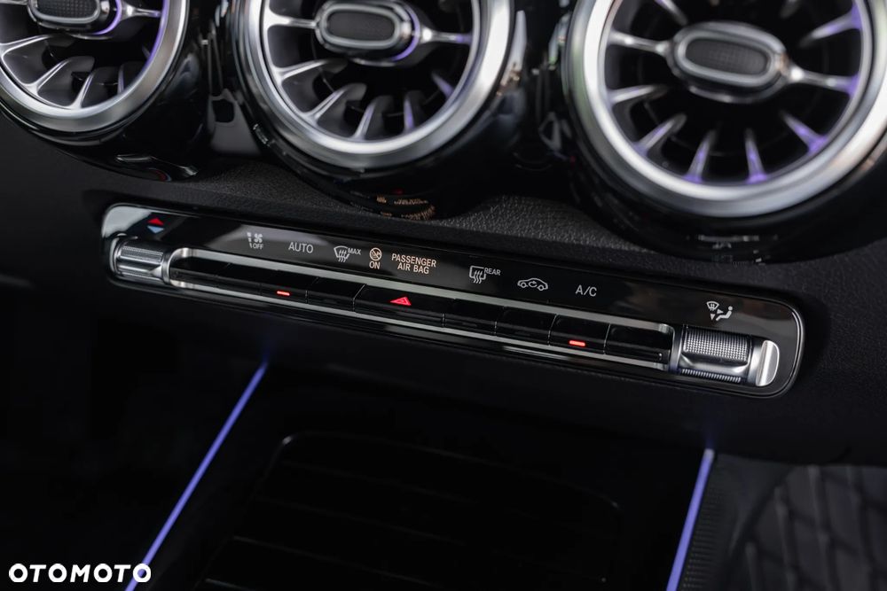 Mercedes-Benz GLB 200 Style 7G-DCT - 35