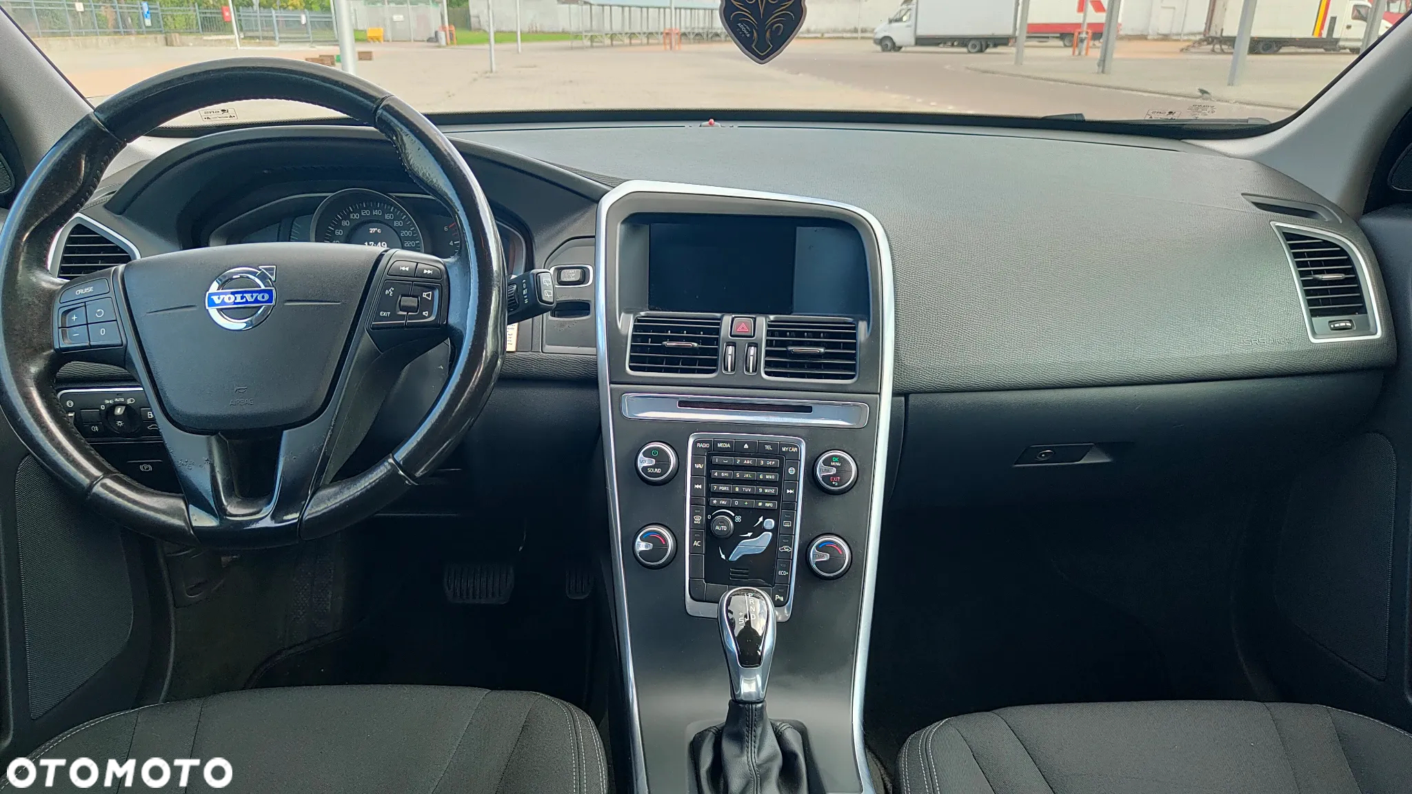 Volvo XC 60 D3 Drive-E Momentum - 27