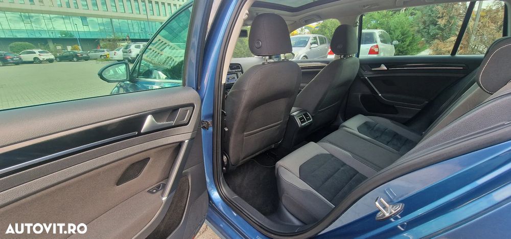 Volkswagen Golf - 10