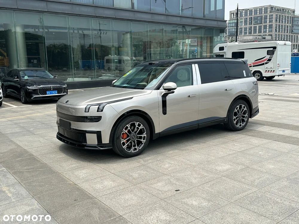 Lynk & Co 900 - 15