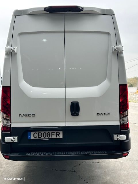 Iveco DAILY 35C18V (furgão 16m3) - 4