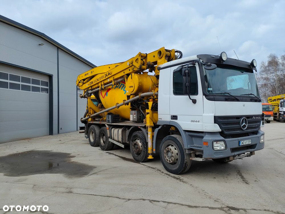 Mercedes-Benz 3244 - 1