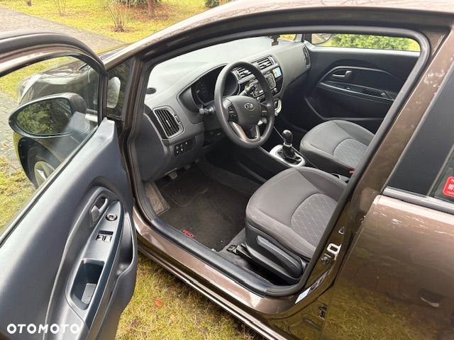 Kia Rio 1.4 L - 7